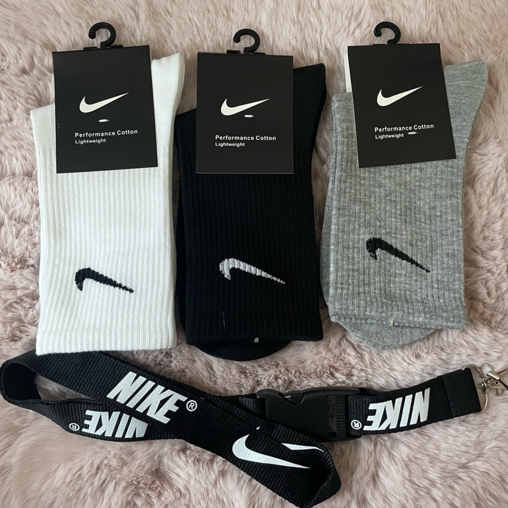 NIKE SOCKS & LANYARD